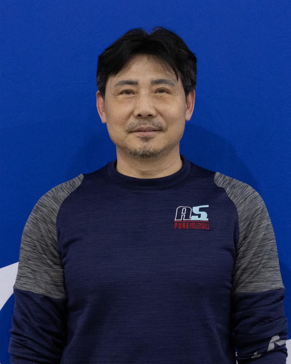 Head coach Jing Hou